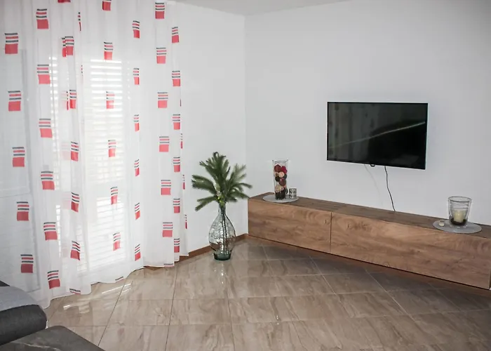 Silvia-2 By Interhome 马卡尔斯卡